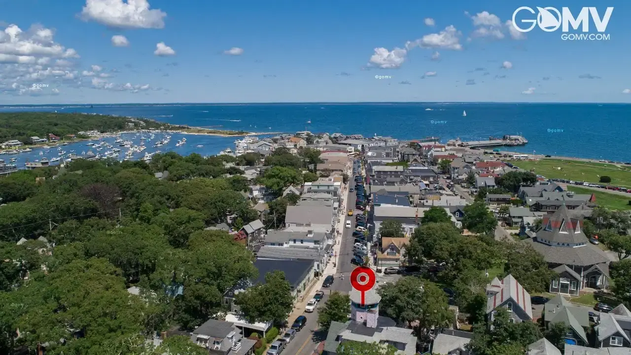 Live view of Oak Bluffs Circuit Ave, Massachusetts